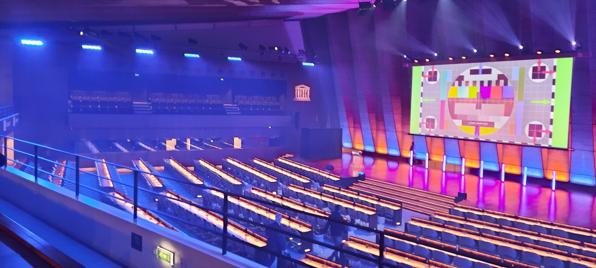 Salle des conférences où siègent les représentants des 194 états membres de l'Unesco