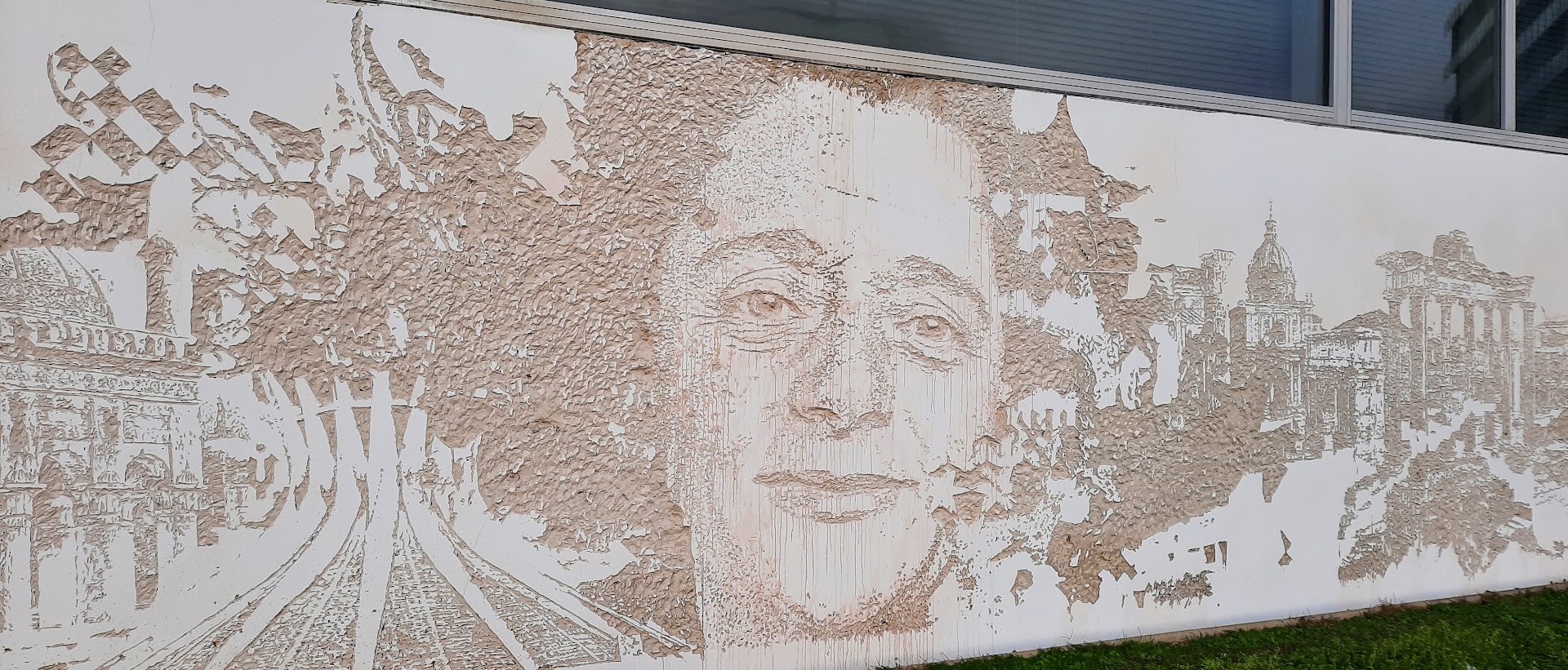 "Substratum" fresque de Street Art de Vhils - donation du Portugal