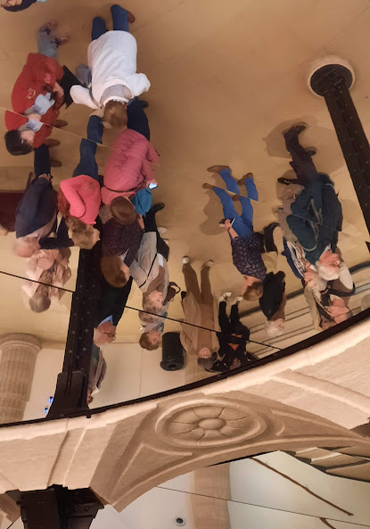 Plafond-miroir du péristyle