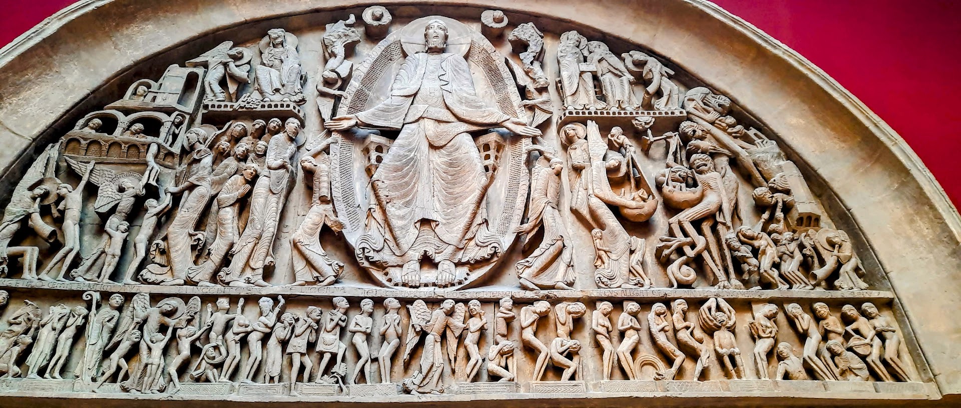 Le jugement dernier , portail roman de la cathédrale Saint-Lazare d'Autun